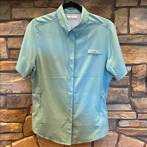 NWOT Women’s Columbia PFG Omni Shade Snap Button Aqua SS Shirt - Size M.